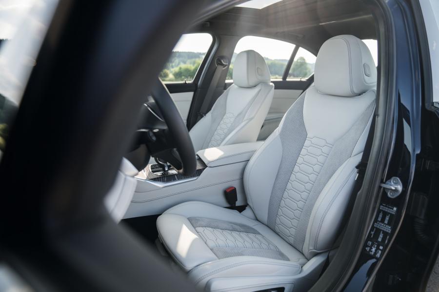 Интерьер Alpina B3 Limousine Allrad (G20) 2019 года  (WW) (фото 33 из 40)
